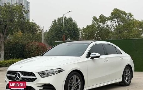 Mercedes-Benz A-Класс, 2022 год, 1 715 000 рублей, 3 фотография