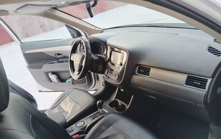 Mitsubishi Outlander III рестайлинг 3, 2012 год, 1 330 000 рублей, 5 фотография
