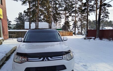 Mitsubishi Outlander III рестайлинг 3, 2012 год, 1 330 000 рублей, 14 фотография