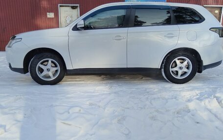 Mitsubishi Outlander III рестайлинг 3, 2012 год, 1 330 000 рублей, 10 фотография