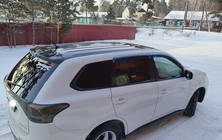 Mitsubishi Outlander III рестайлинг 3, 2012 год, 1 330 000 рублей, 13 фотография