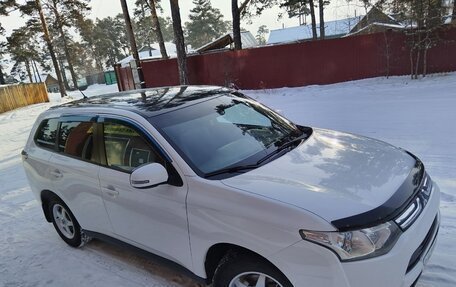 Mitsubishi Outlander III рестайлинг 3, 2012 год, 1 330 000 рублей, 12 фотография