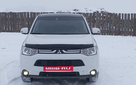 Mitsubishi Outlander III рестайлинг 3, 2012 год, 1 330 000 рублей, 16 фотография