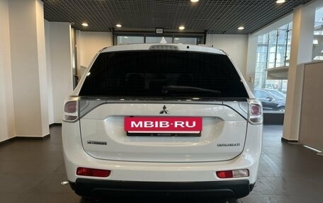 Mitsubishi Outlander III рестайлинг 3, 2013 год, 1 510 000 рублей, 4 фотография