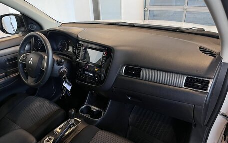 Mitsubishi Outlander III рестайлинг 3, 2013 год, 1 510 000 рублей, 12 фотография