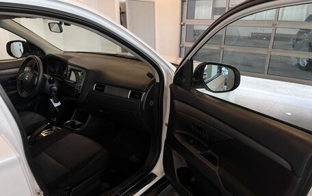 Mitsubishi Outlander III рестайлинг 3, 2013 год, 1 510 000 рублей, 26 фотография