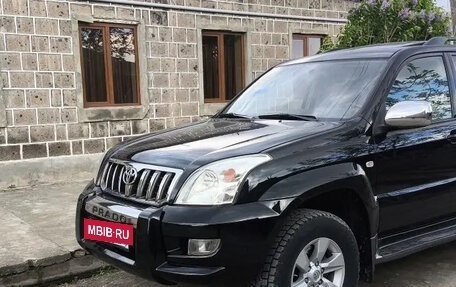 Toyota Land Cruiser Prado 120 рестайлинг, 2006 год, 2 630 000 рублей, 2 фотография