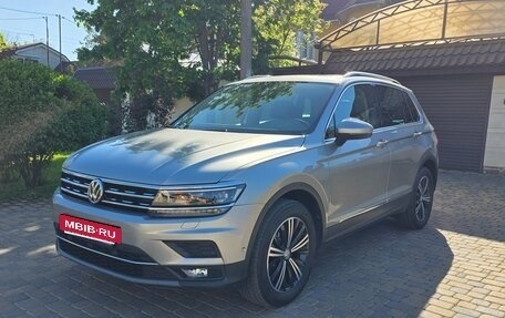 Volkswagen Tiguan II, 2018 год, 2 800 000 рублей, 3 фотография