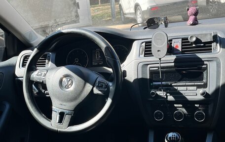 Volkswagen Jetta VI, 2012 год, 970 000 рублей, 2 фотография
