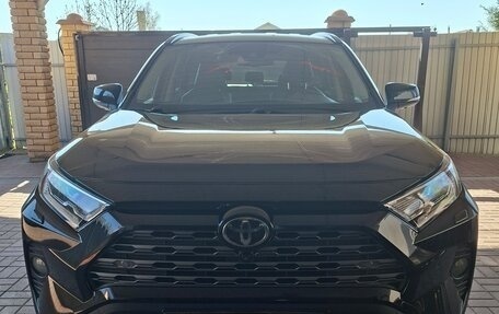 Toyota RAV4, 2021 год, 3 650 000 рублей, 1 фотография