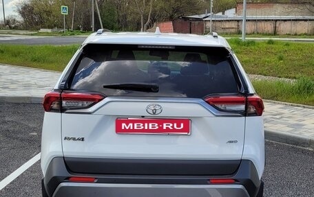 Toyota RAV4, 2021 год, 3 500 000 рублей, 4 фотография
