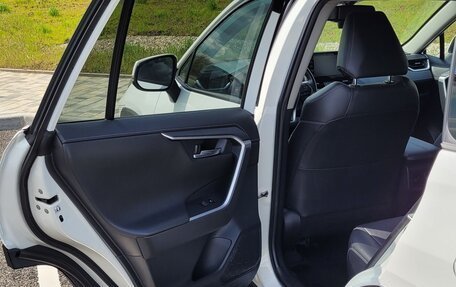 Toyota RAV4, 2021 год, 3 500 000 рублей, 12 фотография