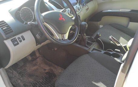 Mitsubishi L200 IV рестайлинг, 2013 год, 1 720 000 рублей, 6 фотография