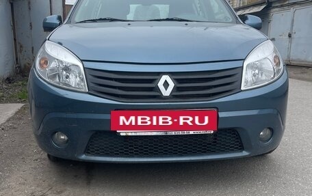Renault Sandero I, 2013 год, 900 000 рублей, 2 фотография