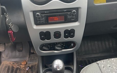 Renault Sandero I, 2013 год, 900 000 рублей, 12 фотография