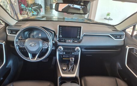 Toyota RAV4, 2021 год, 3 650 000 рублей, 12 фотография