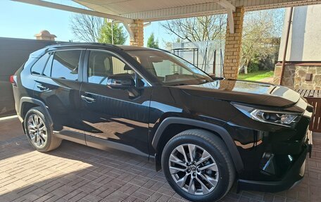 Toyota RAV4, 2021 год, 3 650 000 рублей, 9 фотография