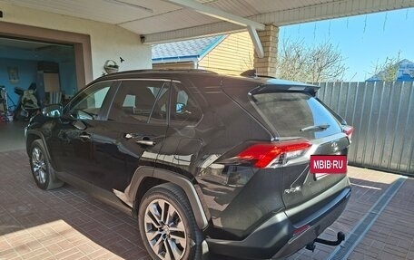 Toyota RAV4, 2021 год, 3 650 000 рублей, 6 фотография