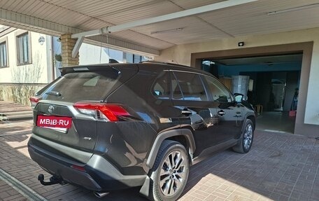 Toyota RAV4, 2021 год, 3 650 000 рублей, 5 фотография