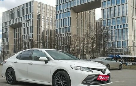 Toyota Camry, 2018 год, 2 462 000 рублей, 4 фотография