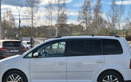 Volkswagen Touran III, 2010 год, 495 000 рублей, 2 фотография