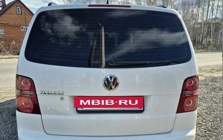 Volkswagen Touran III, 2010 год, 495 000 рублей, 4 фотография