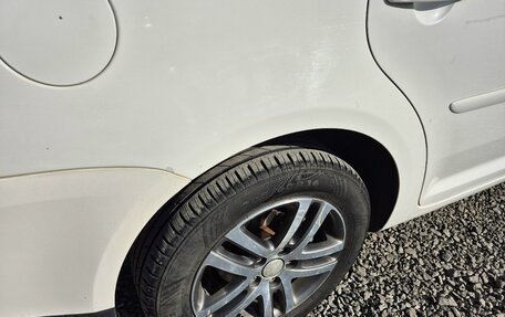 Volkswagen Touran III, 2010 год, 495 000 рублей, 21 фотография