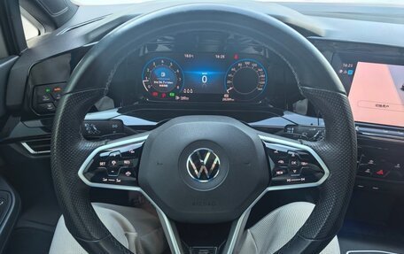 Volkswagen Golf VIII, 2022 год, 2 055 000 рублей, 16 фотография