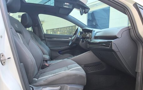 Volkswagen Golf VIII, 2022 год, 2 055 000 рублей, 23 фотография