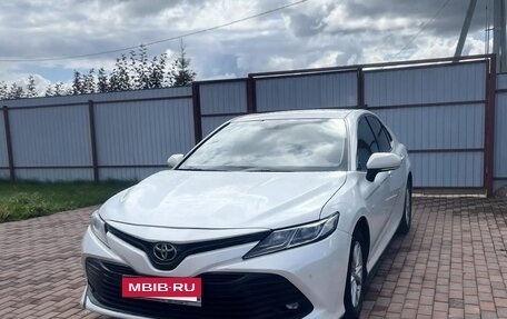 Toyota Camry, 2019 год, 2 238 000 рублей, 2 фотография