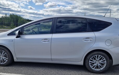 Toyota Prius v (+) I (ZVW40/41) рестайлинг, 2017 год, 1 970 000 рублей, 4 фотография