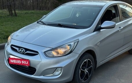 Hyundai Solaris II рестайлинг, 2011 год, 565 000 рублей, 2 фотография
