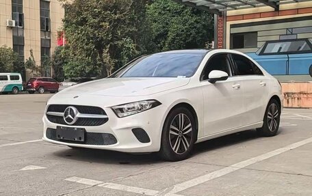 Mercedes-Benz A-Класс, 2022 год, 2 100 000 рублей, 1 фотография