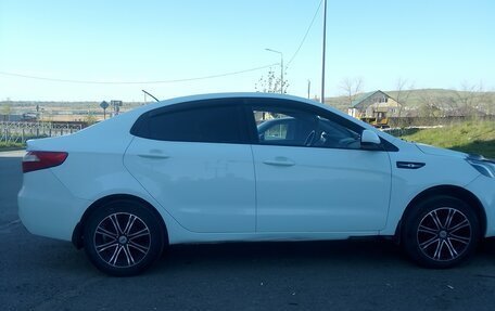 KIA Rio III рестайлинг, 2013 год, 800 000 рублей, 3 фотография