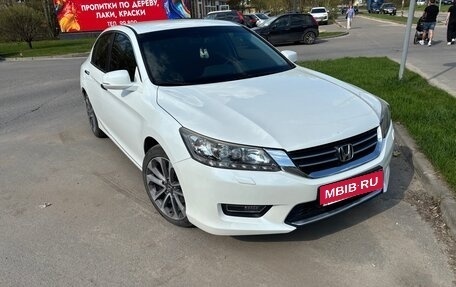 Honda Accord IX рестайлинг, 2013 год, 1 800 000 рублей, 5 фотография