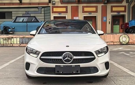 Mercedes-Benz A-Класс, 2022 год, 2 100 000 рублей, 2 фотография