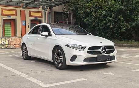 Mercedes-Benz A-Класс, 2022 год, 2 100 000 рублей, 3 фотография