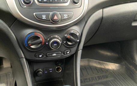 Hyundai Solaris II рестайлинг, 2016 год, 1 200 000 рублей, 19 фотография