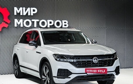 Volkswagen Touareg III, 2018 год, 3 700 000 рублей, 3 фотография