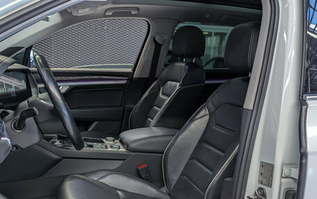 Volkswagen Touareg III, 2018 год, 3 700 000 рублей, 22 фотография