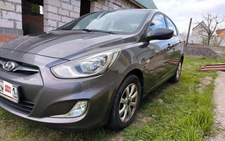 Hyundai Solaris II рестайлинг, 2013 год, 950 000 рублей, 2 фотография