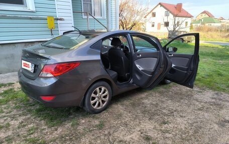 Hyundai Solaris II рестайлинг, 2013 год, 950 000 рублей, 22 фотография