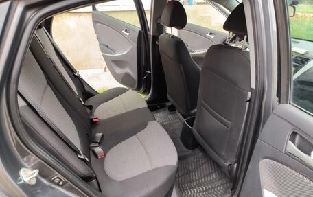 Hyundai Solaris II рестайлинг, 2013 год, 950 000 рублей, 30 фотография