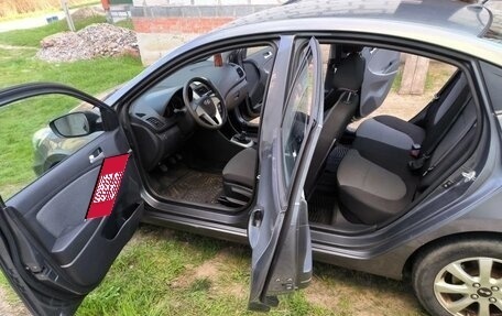 Hyundai Solaris II рестайлинг, 2013 год, 950 000 рублей, 23 фотография