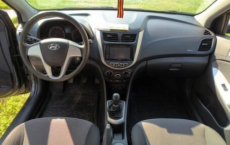 Hyundai Solaris II рестайлинг, 2013 год, 950 000 рублей, 40 фотография