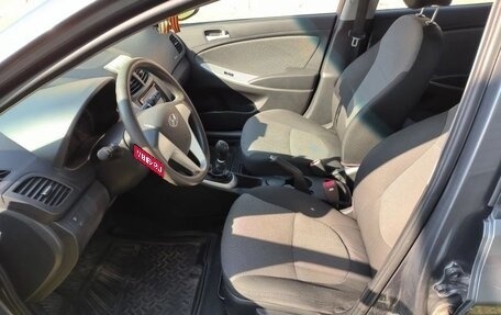 Hyundai Solaris II рестайлинг, 2013 год, 950 000 рублей, 34 фотография