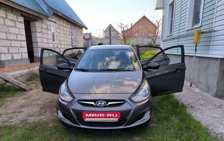 Hyundai Solaris II рестайлинг, 2013 год, 950 000 рублей, 37 фотография