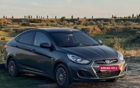 Hyundai Solaris II рестайлинг, 2011 год, 750 000 рублей, 1 фотография