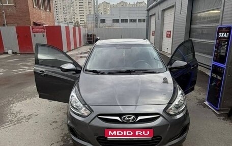 Hyundai Solaris II рестайлинг, 2011 год, 750 000 рублей, 2 фотография