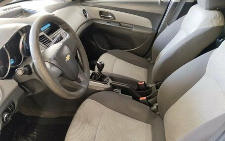 Chevrolet Cruze II, 2010 год, 597 400 рублей, 9 фотография